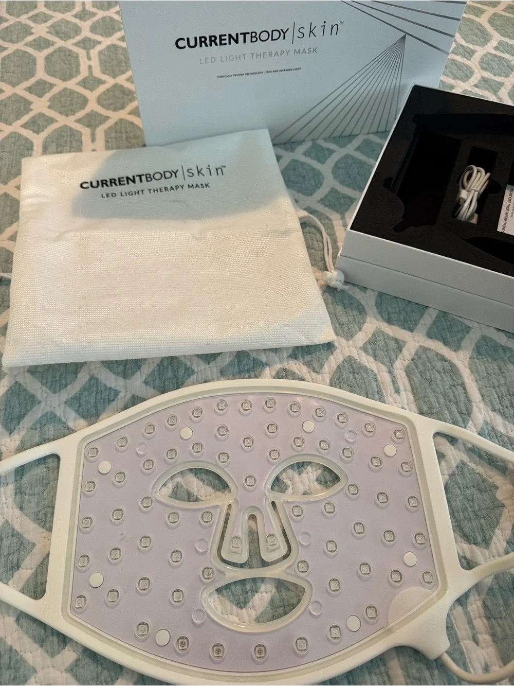 CURRENTBODY Skin LED Light Therapy Mask — White